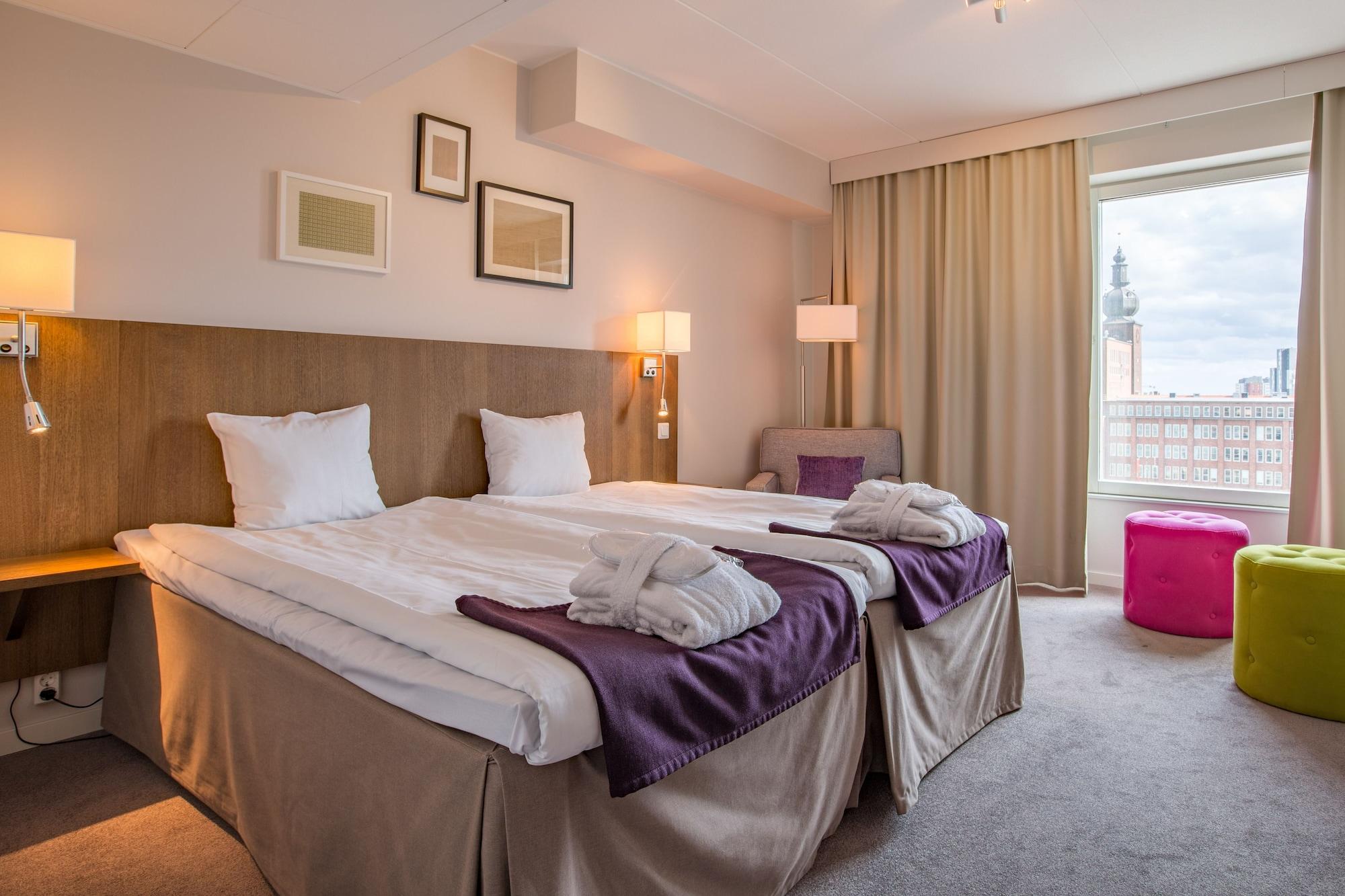 Hotel Western Plaza 4*